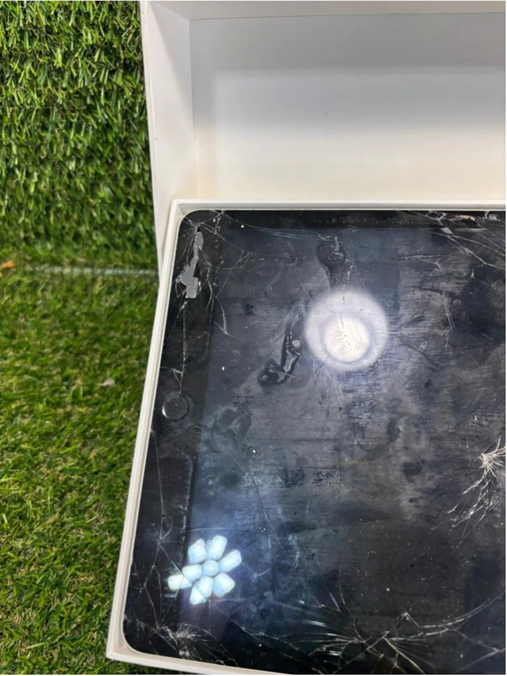 Apple iPad Tablet One Size Black White Damaged #1036